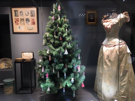 The Exhibition of Christmas Tree Decorations in the Victoria Museum